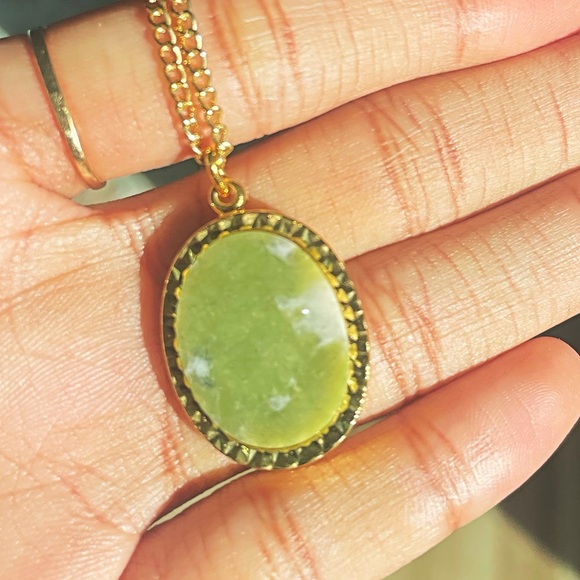 Olive Stone Pendant with Gold necklace - Picture 7 of 7